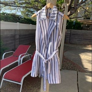 Chico’s O sleeveless belted top 100% linen shell